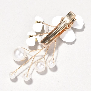 Five-piece bridal hair clip set with white painted flowers and handmade pearls