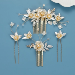 Parure de 4 peignes à cheveux de mariée avec perles blanches et cristaux sur fond bleu