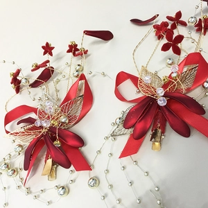 Traditionelle rote Braut-Haarklammer mit Satinschleife, goldenen Blättern und Perlen