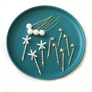 Parure de pinces à cheveux dorées avec perles blanches et étoiles en zircon brillant
