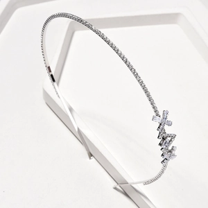 Elegant bridal silver hairband with pearls and sparkling rhinestones on a white stand