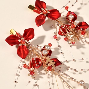 Barrettes de mariée exquises avec fleurs rouges, feuilles dorées et pompons en perles