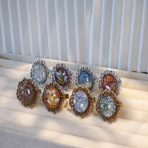 Handmade resin flower ring set with vintage metal base and real dried flower specimens