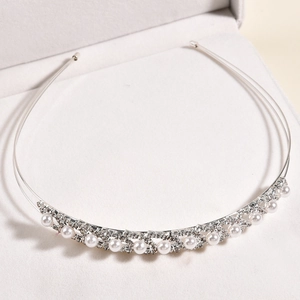 Serre-tête de mariée élégant en argent avec perles et strass dans un coffret cadeau