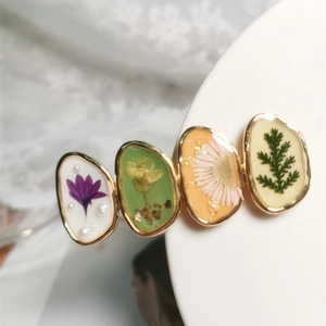 Pince à Cheveux en Alliage et Résine Faite à la Main Avec Fleurs Séchées Réelles et Perles Artificielles Style Forêt Bijoux Femme