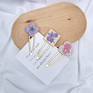 Handmade resin hair clips with real dried flowers and pearls in gold alloy frames