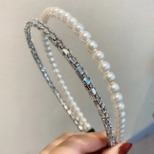 Ensemble élégant de deux serre-têtes avec perles blanches et strass argentés brillants