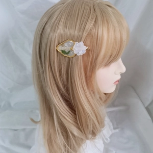 Japanese style daisy pressed flower hair clip with golden edges and white floral accents