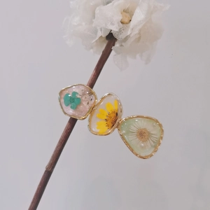 Handmade Korean Style Dried Flower Hair Clip Gold Alloy Resin Crystal Epoxy Side Clip For Women Natural Floral Headwear