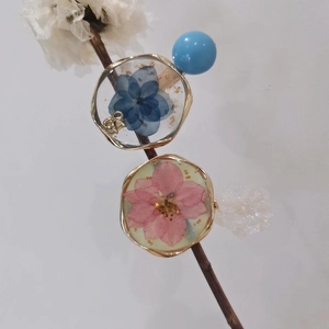 Barrette à cheveux faite main en résine avec fleurs séchées et cadre doré rétro