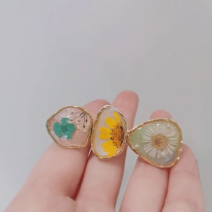 Handmade resin hair clip with dried flowers and gold metal edges for women and girls