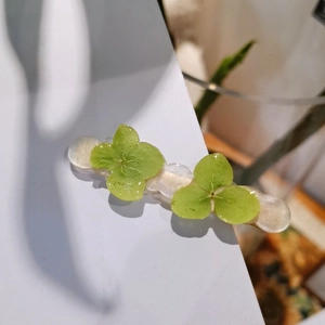 Handmade green hydrangea resin hair clip with real dried flower petals for women
