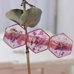 Handgefertigte Harz-Haarspange mit echten lila Trockenblumen und Goldperlen