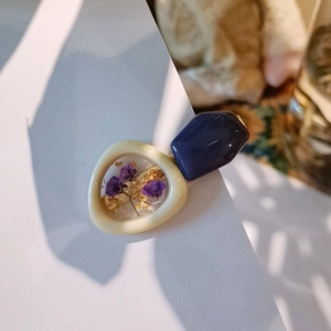 Fermaglio per capelli fatto a mano con fiori secchi viola e foglia d'oro