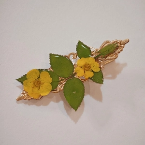 Handmade resin hair clip with dried yellow flowers and golden vintage metal base
