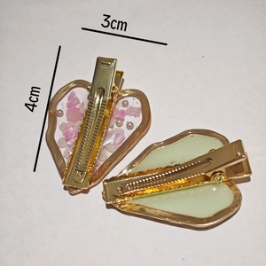 Handgefertigte Haarspangen in Herzform mit Harzblumen und Perlen, Größe 4x3cm