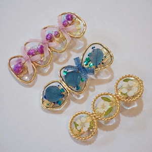Barrettes en résine faites à la main avec fleurs séchées et rubans sur alliage doré