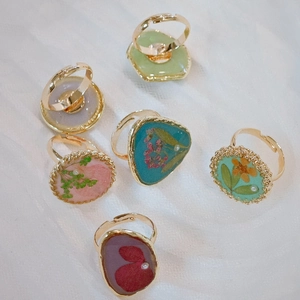 Handmade Morandi floral resin adjustable rings in gold finish with dried flower specimens