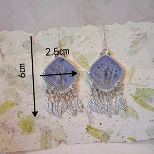 Ethnic bohemian silver tassel earrings with blue dried flowers in resin, 6cm x 2.5cm
