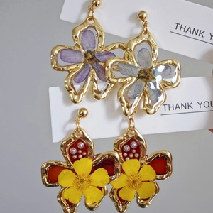Vintage Handmade Dried Flower Earrings Resin Alloy Floral Drop Earrings Aesthetic Botanical Jewelry For Women Daily Wear