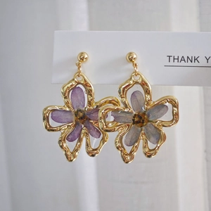 Handmade vintage gold flower earrings with purple dried flowers in resin charms