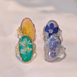 Handmade resin dried flower rings with vintage stainless steel adjustable bands