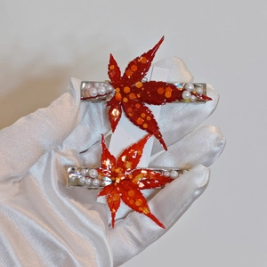 Barrettes à cheveux feuille d'érable faites main avec paillettes rouges et perles blanches