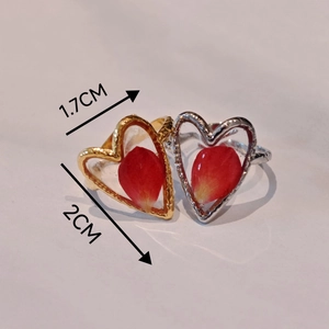 Macro view of handmade resin heart ring with red real flower petals and size dimensions