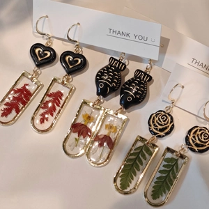 Handmade Alloy Real Dried Flower Drop Earrings Vintage Pastoral Natural Plant Specimen Resin Earrings For Women Jewelry