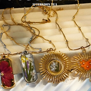 Handmade Vintage Real Dried Flower Resin Pendant Necklace Women Stainless Steel Chain Heart Sun Floral Botanical Clavicle Chain Jewelry