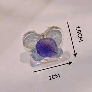 Bague papillon faite main en résine avec de vraies fleurs d'hortensia et anneau réglable