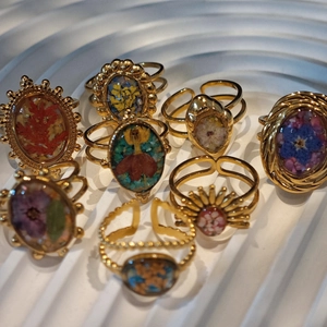 Handmade dried flower rings with colorful shells in vintage golden stainless steel bands