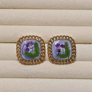 Handmade vintage square earrings with purple dried flowers and gold chain borders