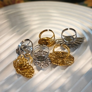 Set di 6 anelli vintage in acciaio inossidabile fatti a mano con motivi floreali