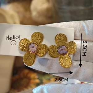 Handmade golden floral earrings with purple dried flowers and hammered texture in vintage style