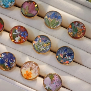 Handmade stainless steel open rings with dried flowers and gold resin frame detail