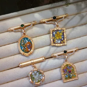 Vintage Gold Alloy Handmade Dried Flower Brooch Botanical Specimen Resin Drip Glue Rhinestone Pin For Women Fashion Jewelry