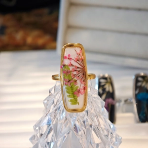 Handmade Chinese style open ring with real pink dried flowers in gold metal frame