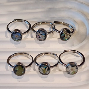 Set of 6 handmade adjustable rings with real dried flowers in black resin settings