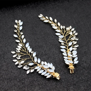 Barrettes à cheveux feuilles dorées faites main avec cristaux d'opale pour la mariée