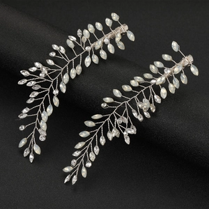 Pinces à cheveux de mariée faites main avec cristaux blancs et design de branche en argent