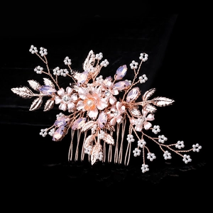 Pettine sposa con fiori rosa, perle e cristalli viola su base metallica oro rosa