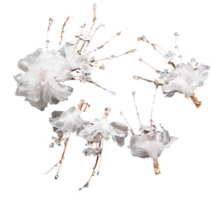 Parure de mariée avec fleurs en organza, perles et boucles d'oreilles à glands blanc ivoire