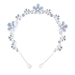 Detailansicht eines matten blauen Blumen-Haarreifens mit Perlen und Kristallen