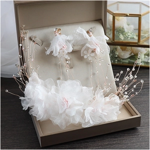 Ensemble d'accessoires de cheveux de mariée avec fleurs en tulle et perles en coffret cadeau