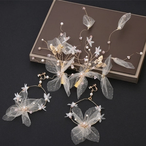 Ensemble de pinces à cheveux de mariée et créoles avec papillons en dentelle et perles