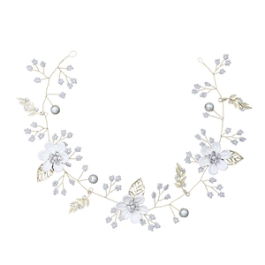 Vigne de cheveux de mariée élégante avec fleurs blanches, perles et cristaux pour mariages