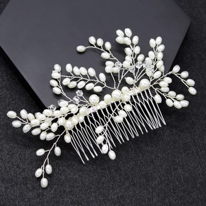 Pettine per capelli da sposa con perle avorio e perline di cristallo su filo d'argento