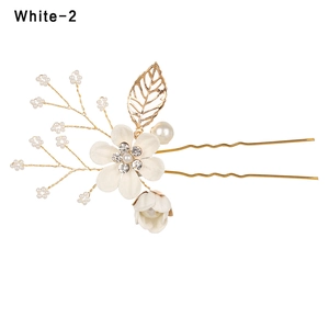 Elegant white floral hair comb with pearls and rhinestones on gold bridal hair pin
