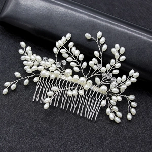 Elegante pettine per capelli da sposa con perle e cristalli su filo d'argento